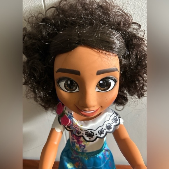 DISNEY ENCANTO MADRIGAL DOLL 14” FASHION DOLL - Picture 2 of 7